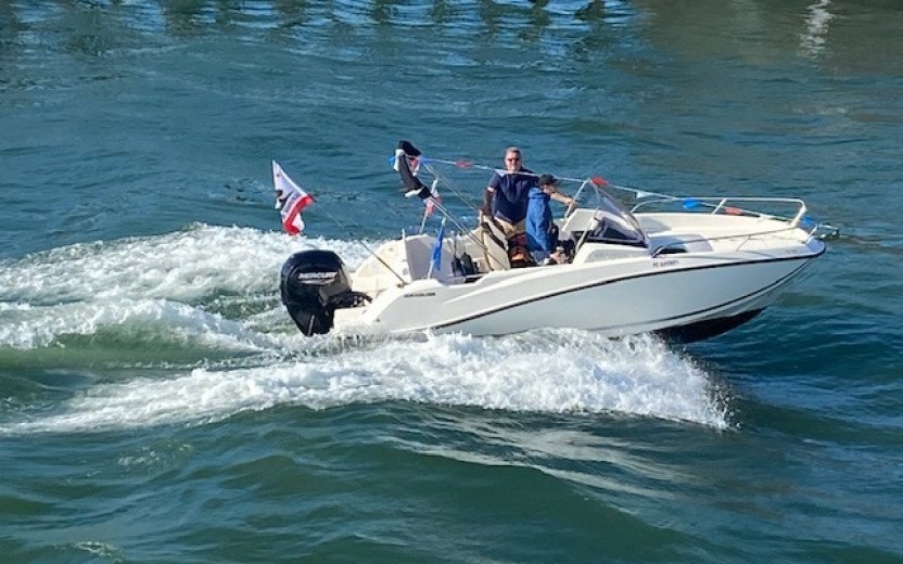 ACTIV 605 SUNDECK - Seine Nautic