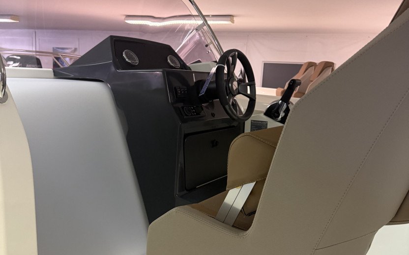 ACTIV 605 SUNDECK - Seine Nautic